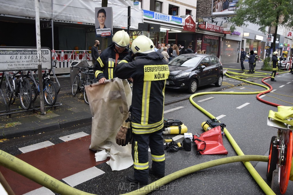 Feuer 2 Koeln Nippes Neusserstr P221.JPG - Miklos Laubert